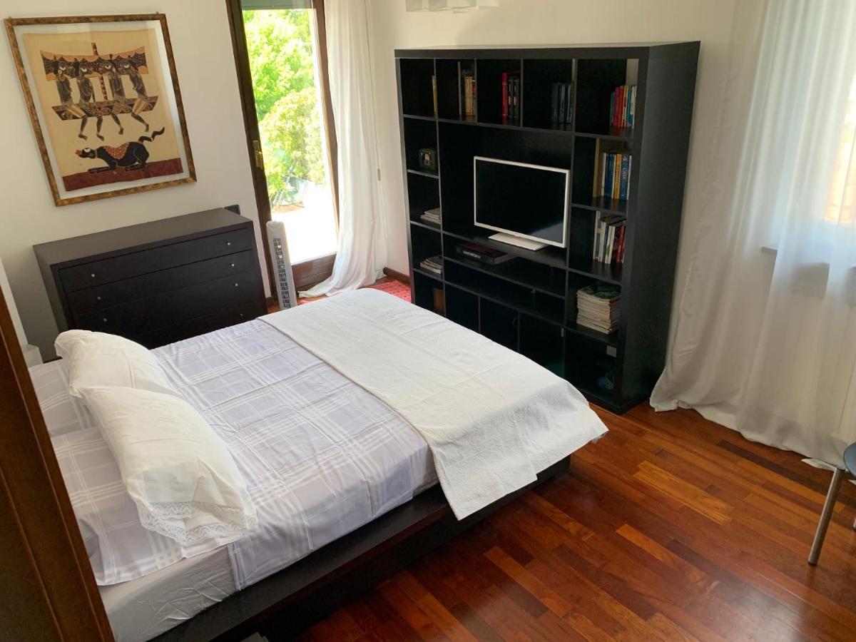Near Como, Charming Apartment With Fireplace Grandate Esterno foto