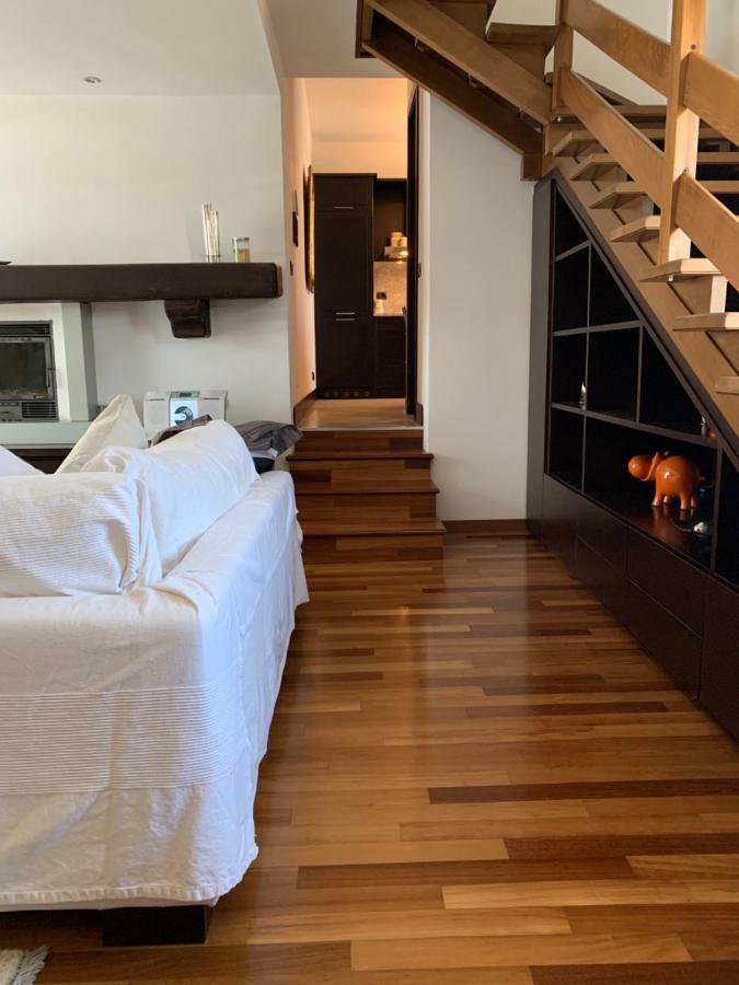 Near Como, Charming Apartment With Fireplace Grandate Esterno foto
