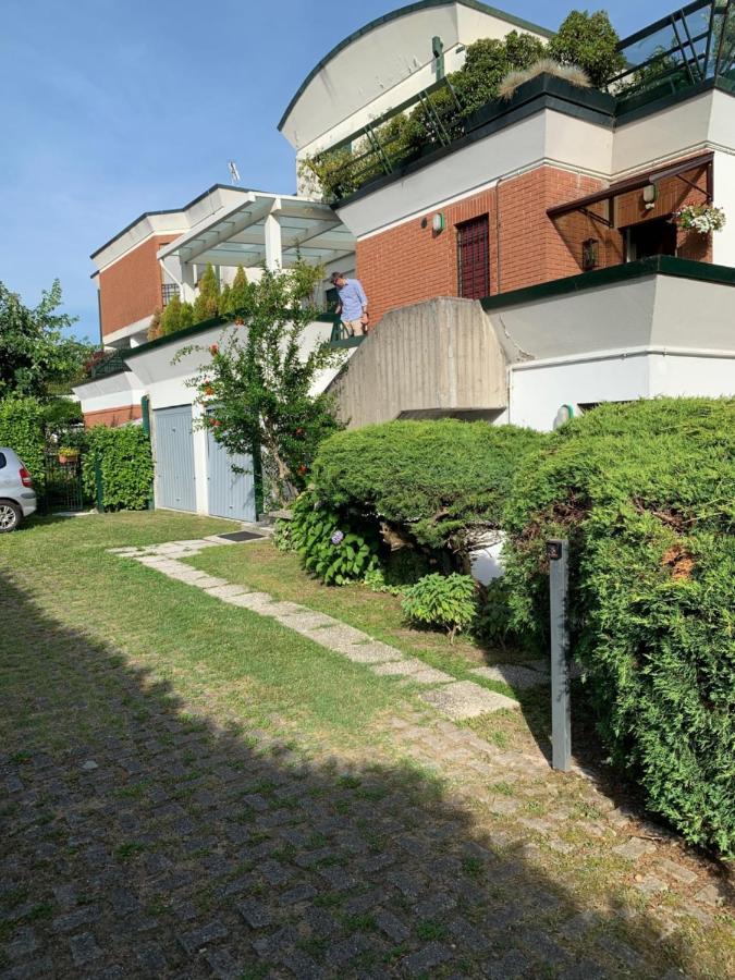 Near Como, Charming Apartment With Fireplace Grandate Esterno foto